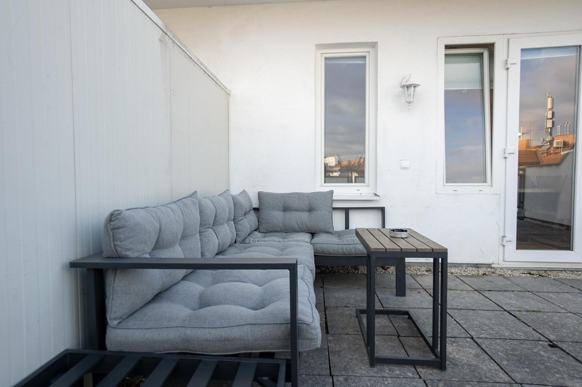 וינה Apartment With A Private Terrace Located Right Near Belvedere Castle, 15 Minutes Away From Stephansdom מראה חיצוני תמונה