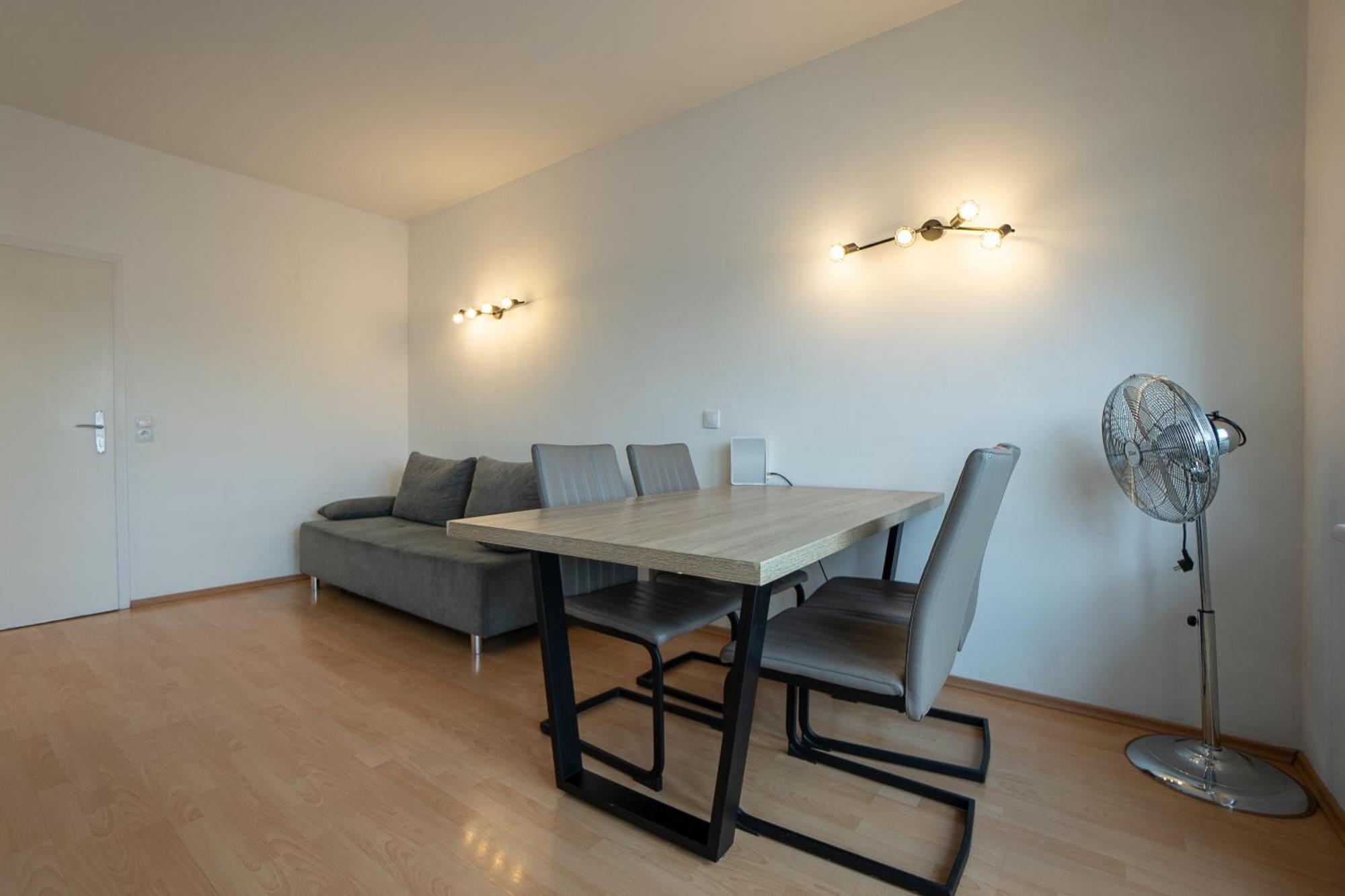 וינה Apartment With A Private Terrace Located Right Near Belvedere Castle, 15 Minutes Away From Stephansdom מראה חיצוני תמונה